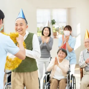 高齢者が喜ぶ人気のイベント14選！施設向けの内容をご紹介＆喜ばれるコツは？