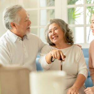 高齢者との会話に困らない話題8選！NGなネタや話が弾む会話術も紹介