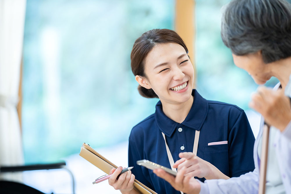 介護にやりがいを感じる瞬間とは？介護職の魅力や向いている人の特徴も！