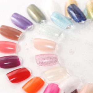 高齢者のネイルにおすすめの色は？似合う色とNGカラー、選び方のポイントも！