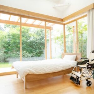 高齢者にとって使いやすい部屋とは？生活の質を高める部屋作りのコツと注意点