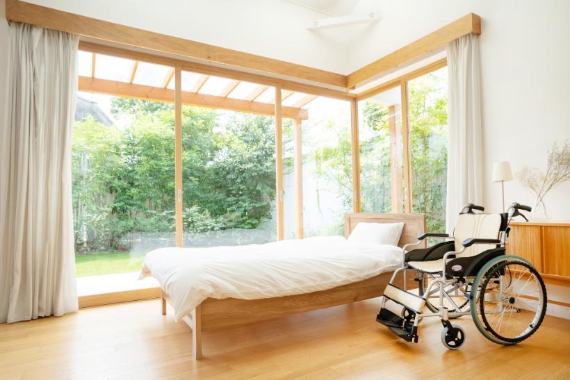 高齢者にとって使いやすい部屋とは？生活の質を高める部屋作りのコツと注意点